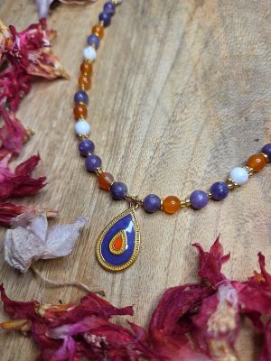 Collier Talisman Grigri Bohème – Lépidolite, Cornaline, Howlite ✨​ Bonheur ▪️​Apaisement ▪️​Projets