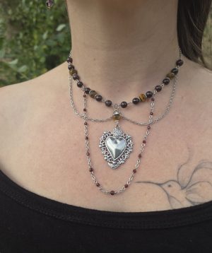 Collier Cœur sacré Ex Voto multi chaînes acier inoxydable Grenat Oeil de tigre [Collection Witchy 🔮]